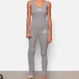 SKIMS (gray legging)